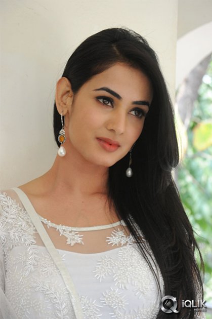Sonal-Chauhan-at-Legend-Movie-Press-Meet
